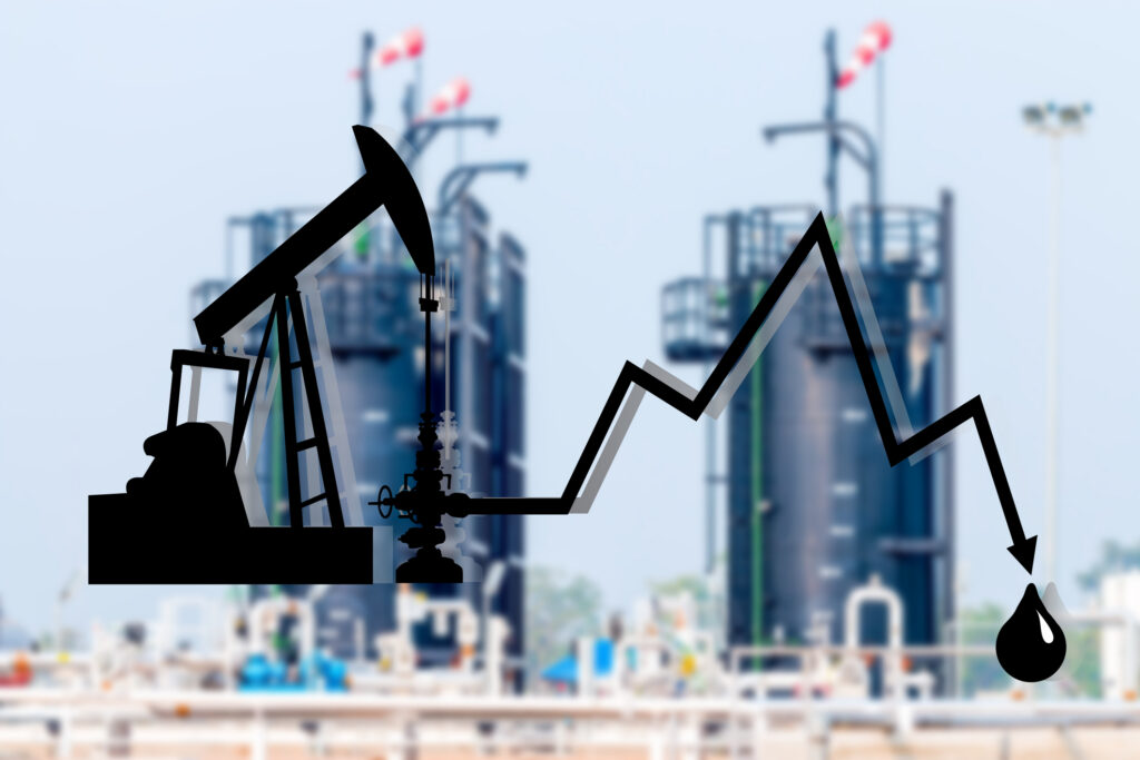 Oil prices sink, shrugging off renewed Middle East fighting