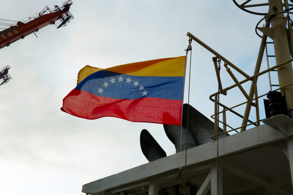 Refiners Squeeze Out Traders to Claim Larger Share of Venezuelan Oil