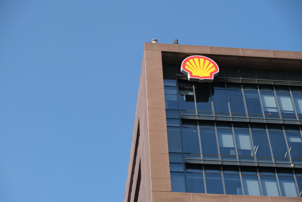 Shell's Adjusted Earnings Reach $9.8 Billion Amid Surging Energy Prices