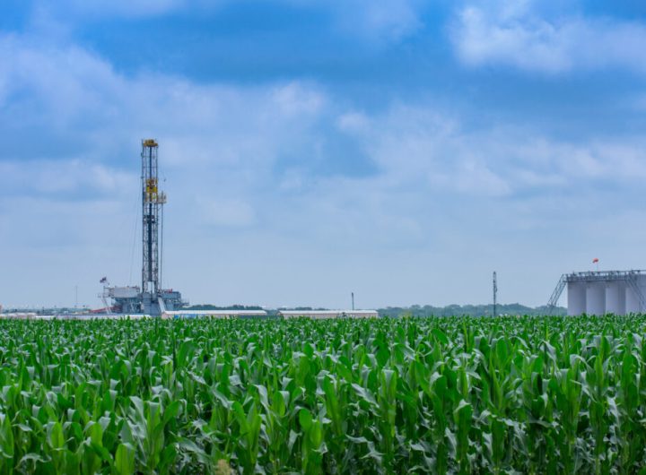 Despite Rising Oil Prices, Major U.S. Shale Producers Reduce Spending