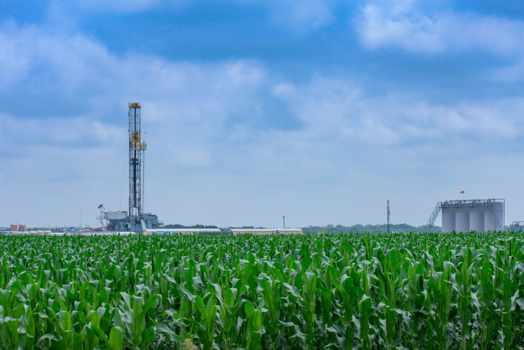 Despite Rising Oil Prices, Major U.S. Shale Producers Reduce Spending